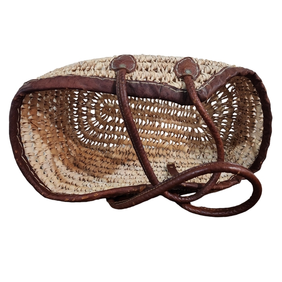 Vintage Woven Wicker Straw Market Large Basket Top Handles Leather Trim - Picture 6 of 14